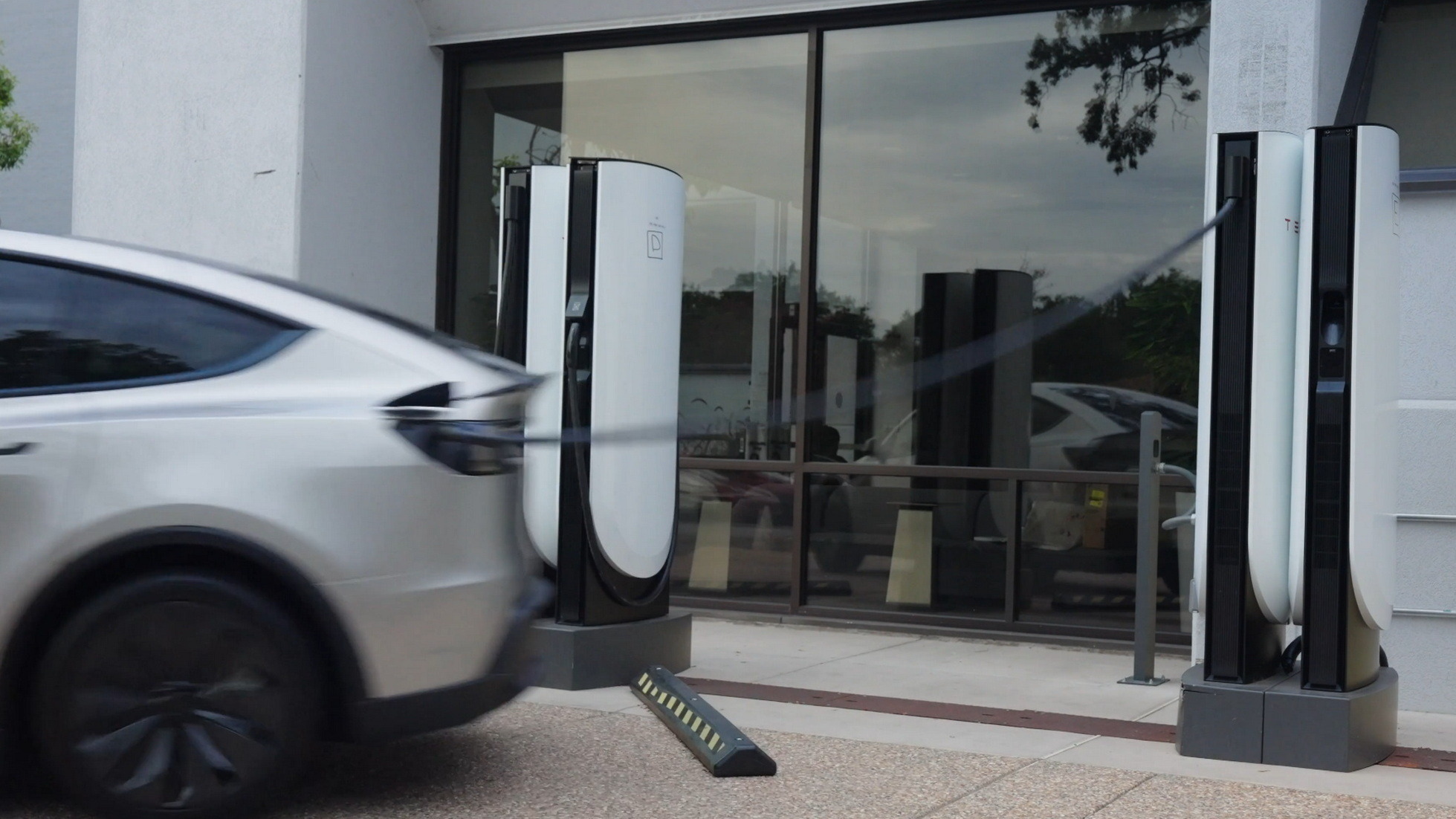 Tesla Will Now Let You Rip A Supercharger Apart To Escape An Emergency ...
