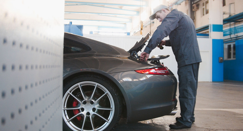 Porsche 911 used garage repair workshop 00001 copy