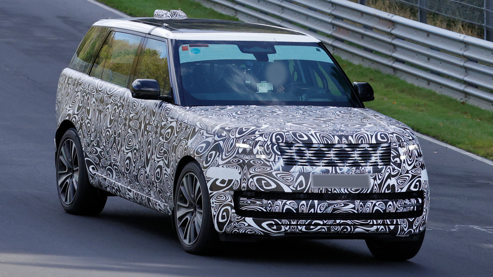 Range Rover po pięciu latach z aktualizacją, której niemal nie widać