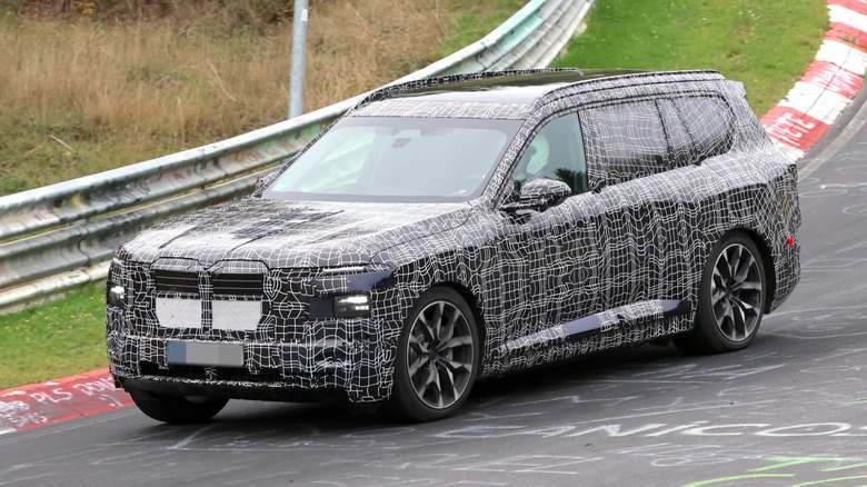 Spy photo of a BMW iX7 prototype at the Nürburgring