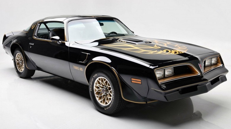 Burt Reynolds 1977 Pontiac Firebird Trans Am Barret-Jackson auction