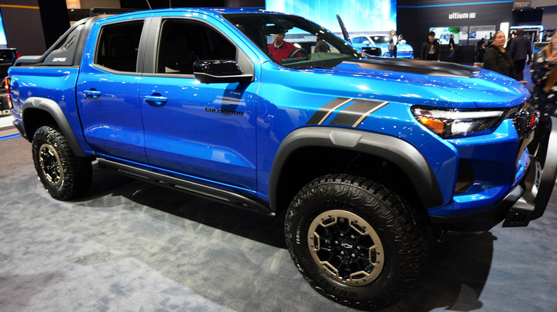 A front three-quarter view of the 2023 Chevrolet Colorado Desert Boss at a car show