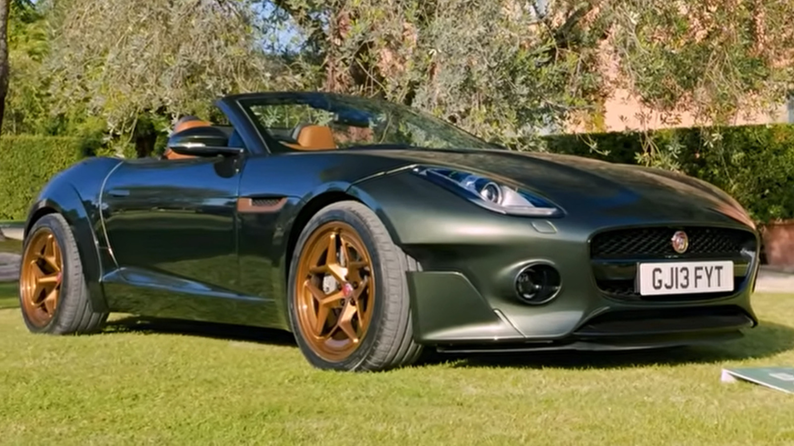 Ten unikalny Jaguar zbudowano z lnianki z uprawy Clarksona