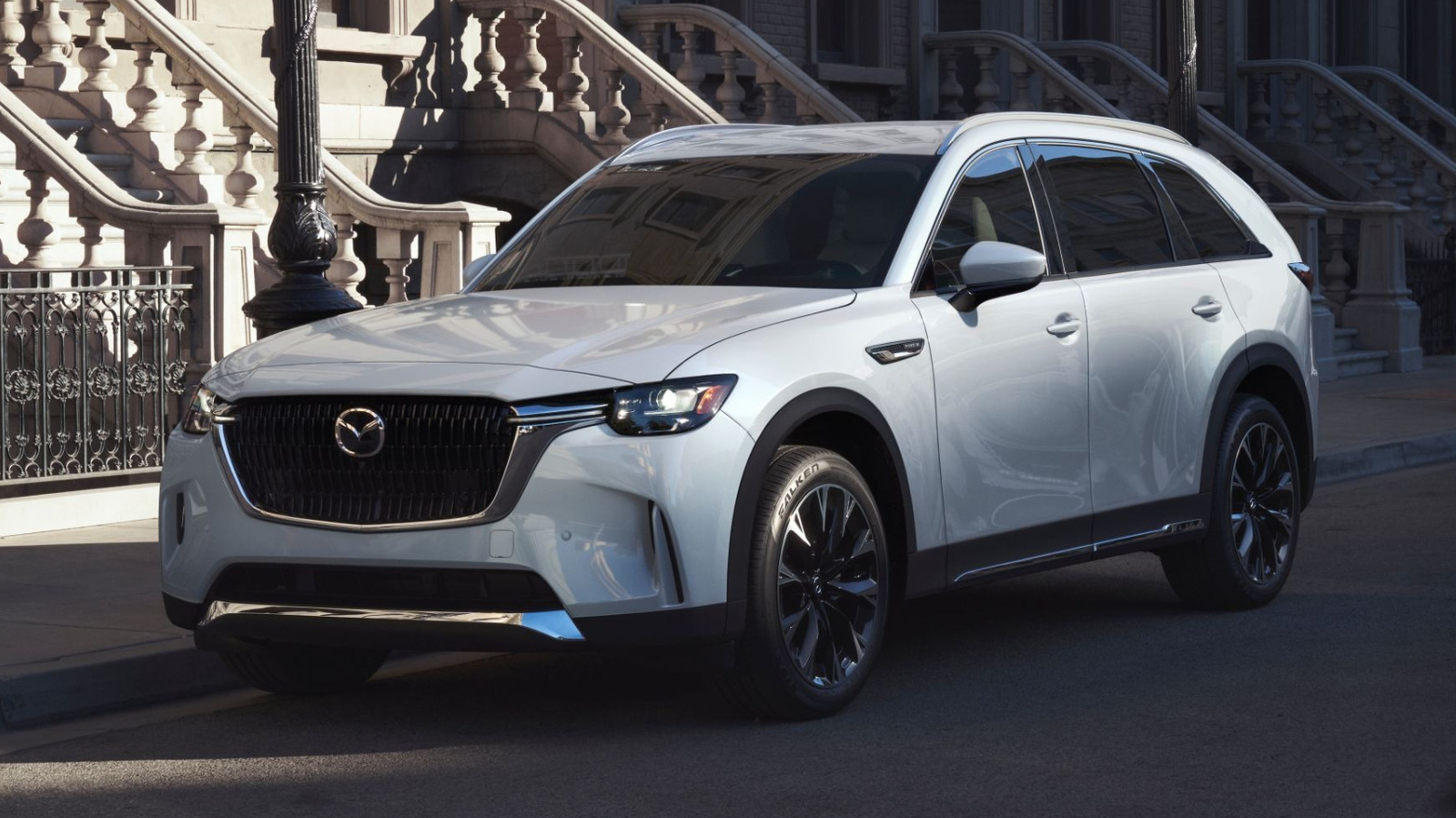 Mazda wycofuje model CX-70 na rzecz dwu- i trzyrzędowej wersji CX-90
