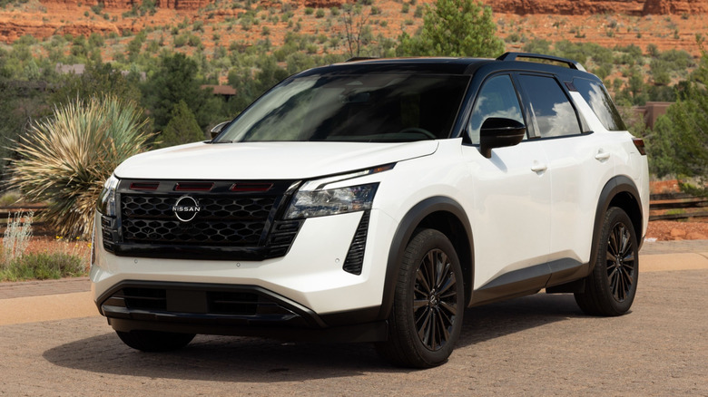 Front shot of a 2027 Nissan Pathfinder Special Edition