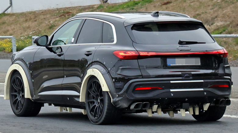 Rear three-quarter moving image of a Porsche Macan prototype