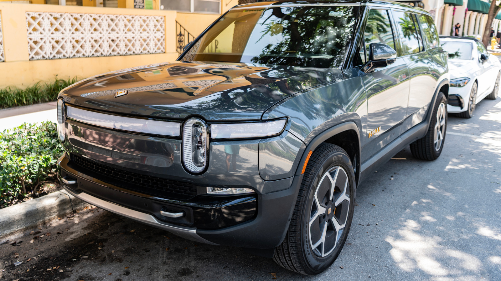 Rivian idzie w śladzie Tesły – właściciele przetestują autonomiczną jazdę w wersji beta