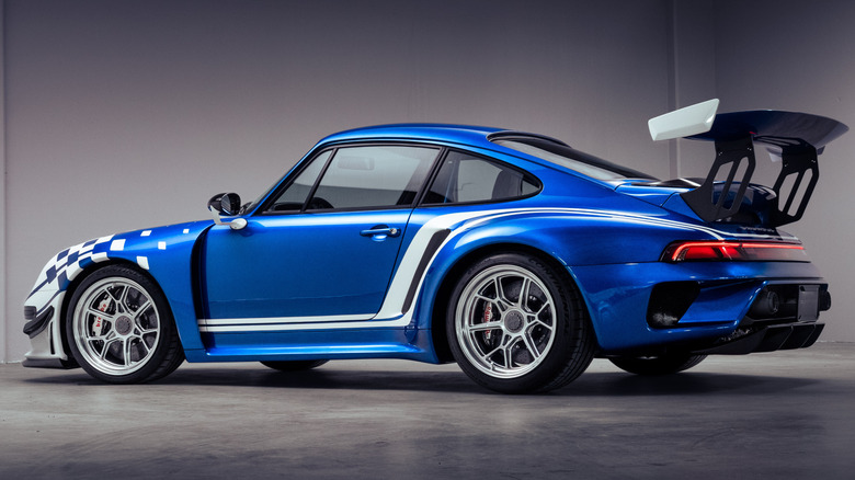 The side and rear of the Gunther Werks Brundle Edition Turbo