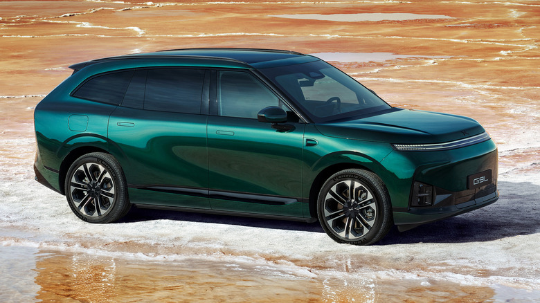 An Xpeng G9L painted in green with silver and black wheels