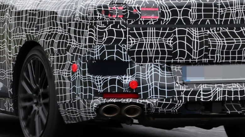 Close up spy shot of a BMW X7 M60 prototype
