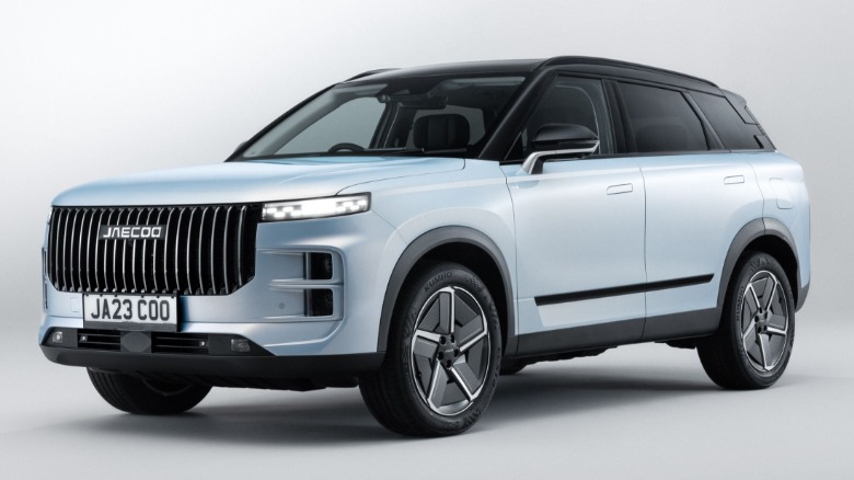 Jaecoo 7 front three-quarter static studio