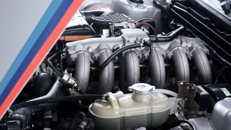 BMW E12 Motorsport engine