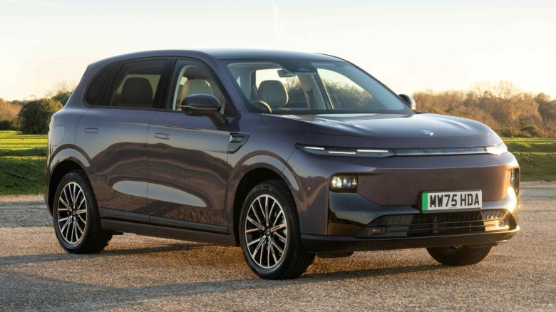 Leapmotor B10 SUV front three-quarter static