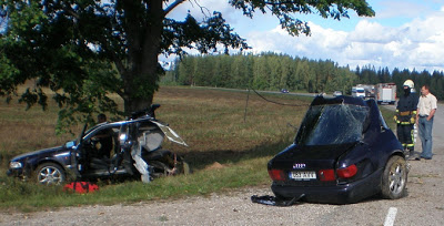  Freaky Accident With Audi A8 Cut In Half