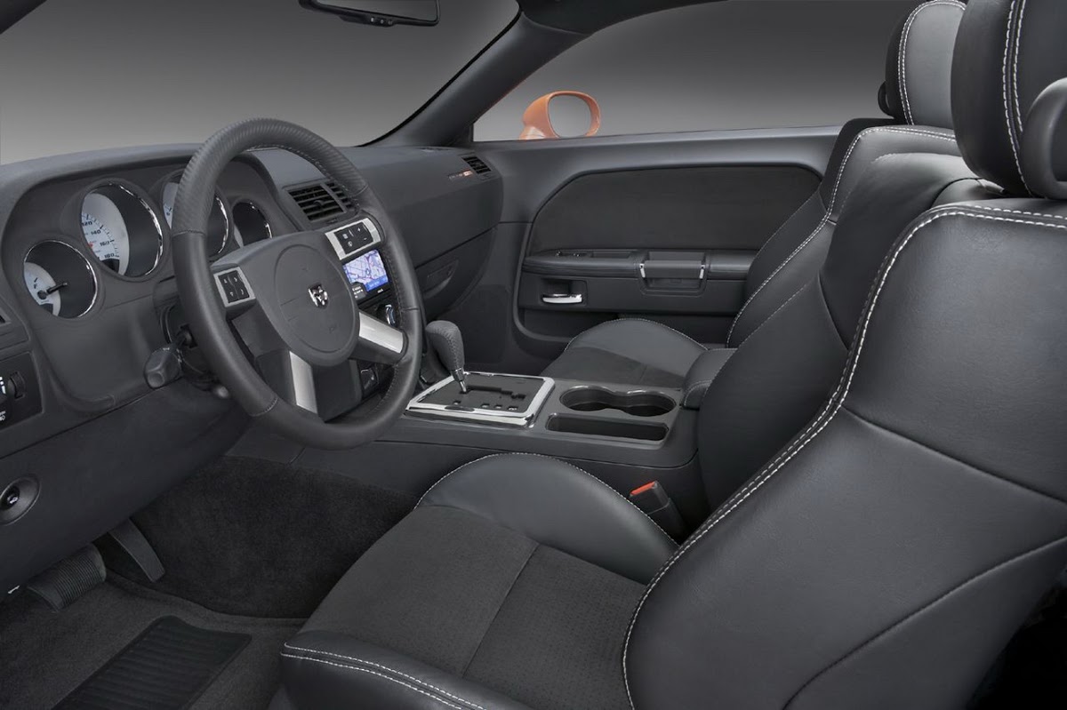 Перетяжка салона dodge challenger