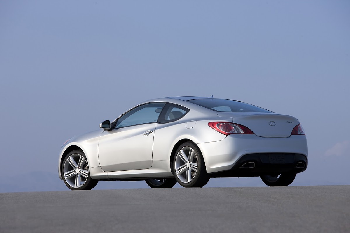 Hyundai Genesis Coupe Official Details: With 300 Hp 3.8 V6 & 212 Hp 2 ...
