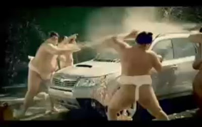  Video: 2009 Subaru Forester Gets Sensual Wash From Sumo Fighters