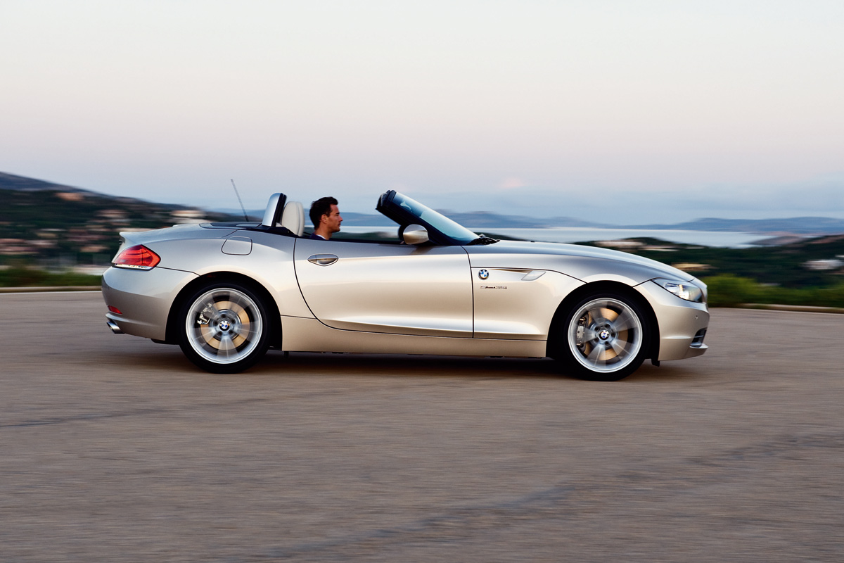 2009 BMW Z4 with a Retractable Hardtop 42 High Res Images Carscoops