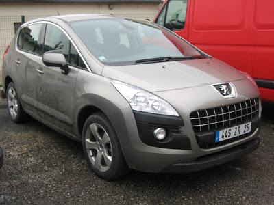  Peugeot 3008 Crossover Spied without any Camouflage