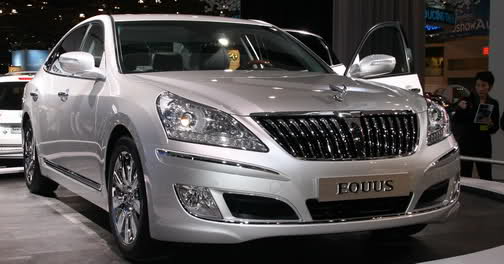  Hyundai brings its Mercedes S-Class rival, the 2010 Equus, to New York