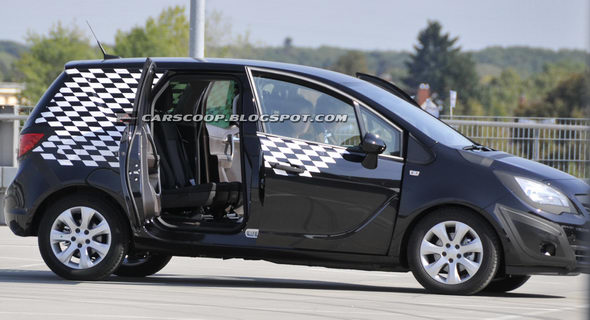  SCOOP: New Opel Meriva MPV Caught with its Rear Suicide Doors Wide Open!