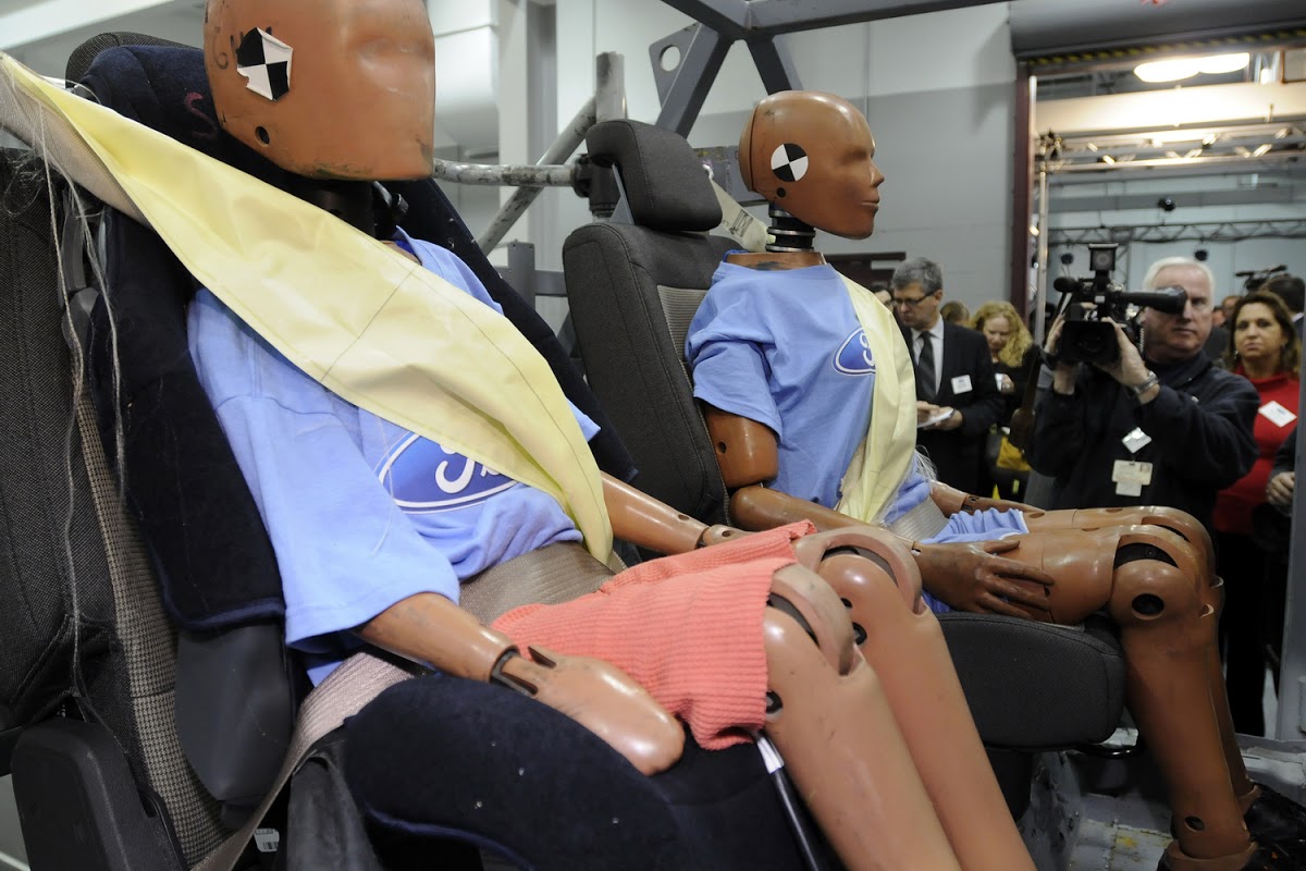 Ford Presents World's First Automotive Inflatable Seat Belts Carscoops