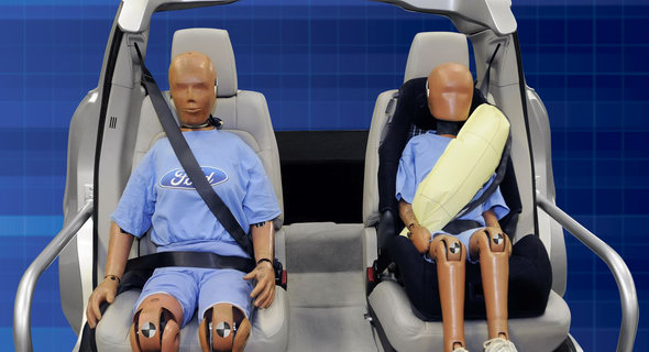  Ford Presents World's First Automotive Inflatable Seat Belts