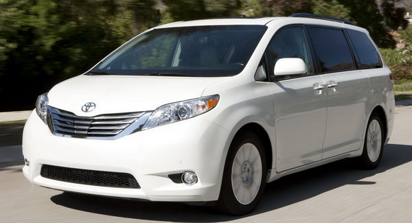  2011 Toyota Sienna: New 7/8 Passenger Minivan Debuts at LA Auto Show
