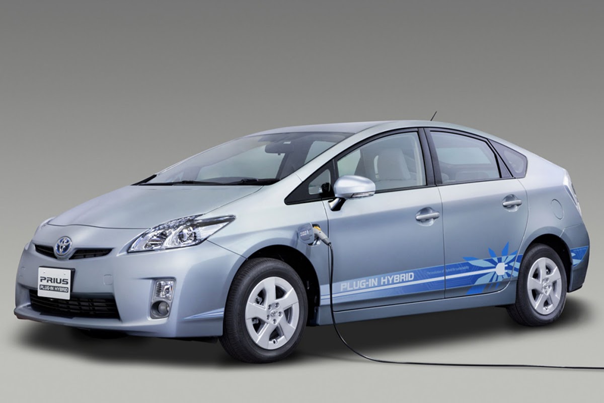 toyota officially launches prius plug