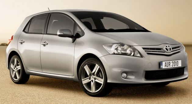  2010 Toyota Auris Facelift gets Subtle Makeover and New Hybrid Version with Prius Drivetrain