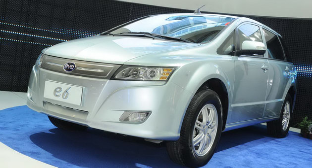  China's BYD Auto Displays E6 All-Electric Crossover at Detroit Show, Says U.S. Sales Start this Year