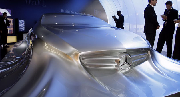  Mercedes-Benz's Detroit Show Sculpture Hints at Next Generation CLS Sports Sedan