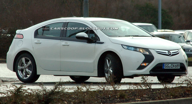 2011 Opel / Vauxhall Ampera Plug-in Hybrid: Production Version of European Volt Spied Completely Undisguised!