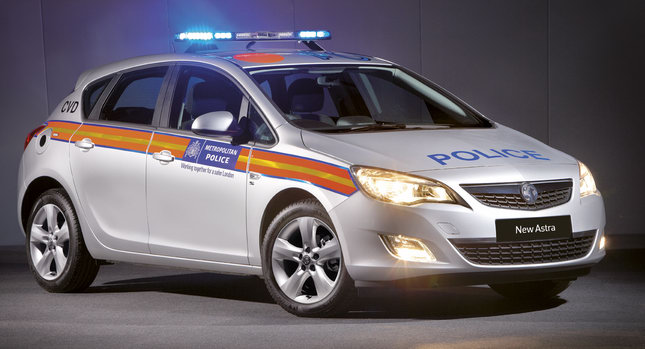  GM Shows Off Astra Police Car at HOSDB Exhibition