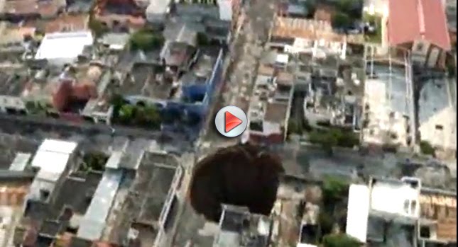  VIDEO: Gigantic Sinkhole Cuts Through Road in Guatemala City