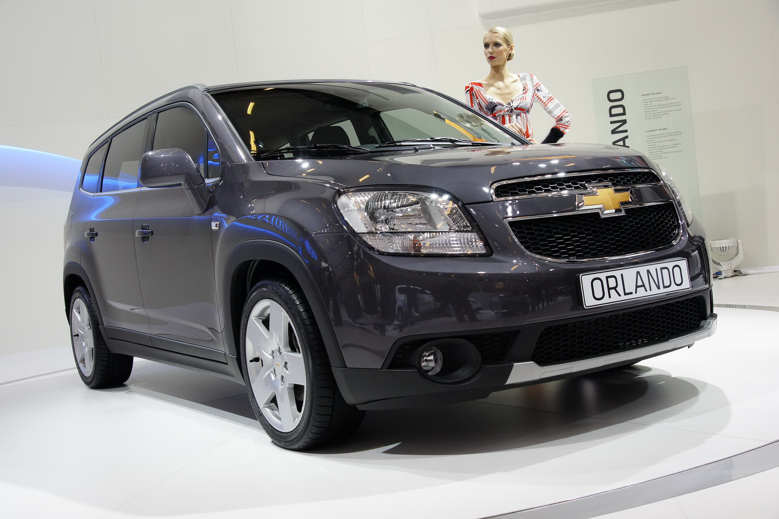 New Chevrolet Orlando MPV Shows up in Paris (With Live Pictures)