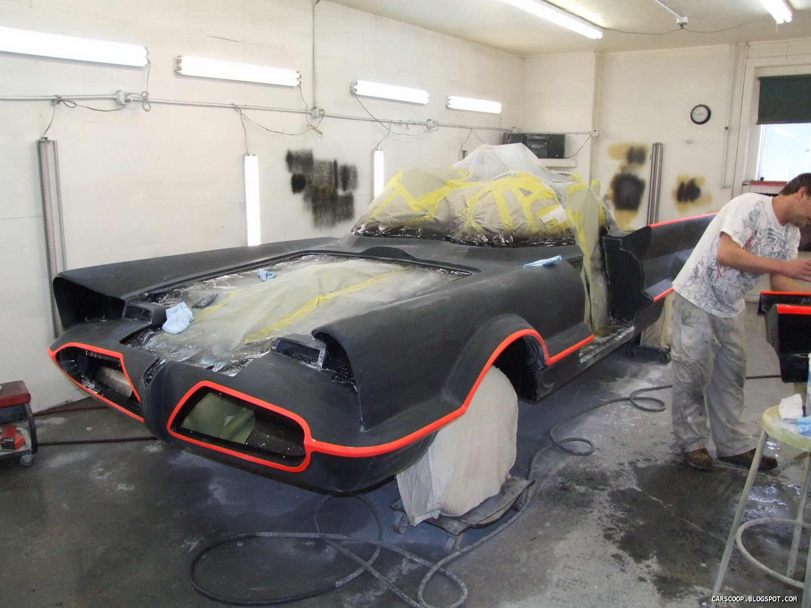 Lawrence mechanic custom-makes Batmobile