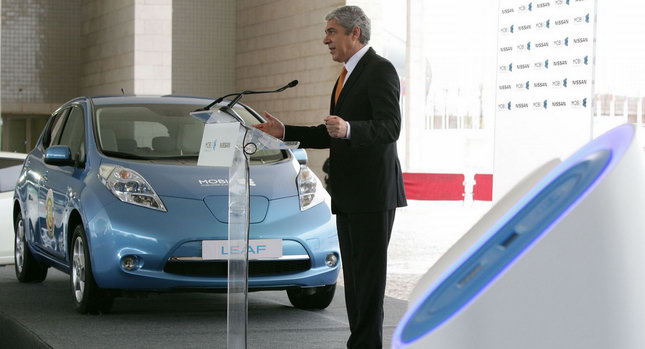 Portugal's Prime Minister Becomes first Head of State to Use EV for Official Matters, Receives Nissan Leaf