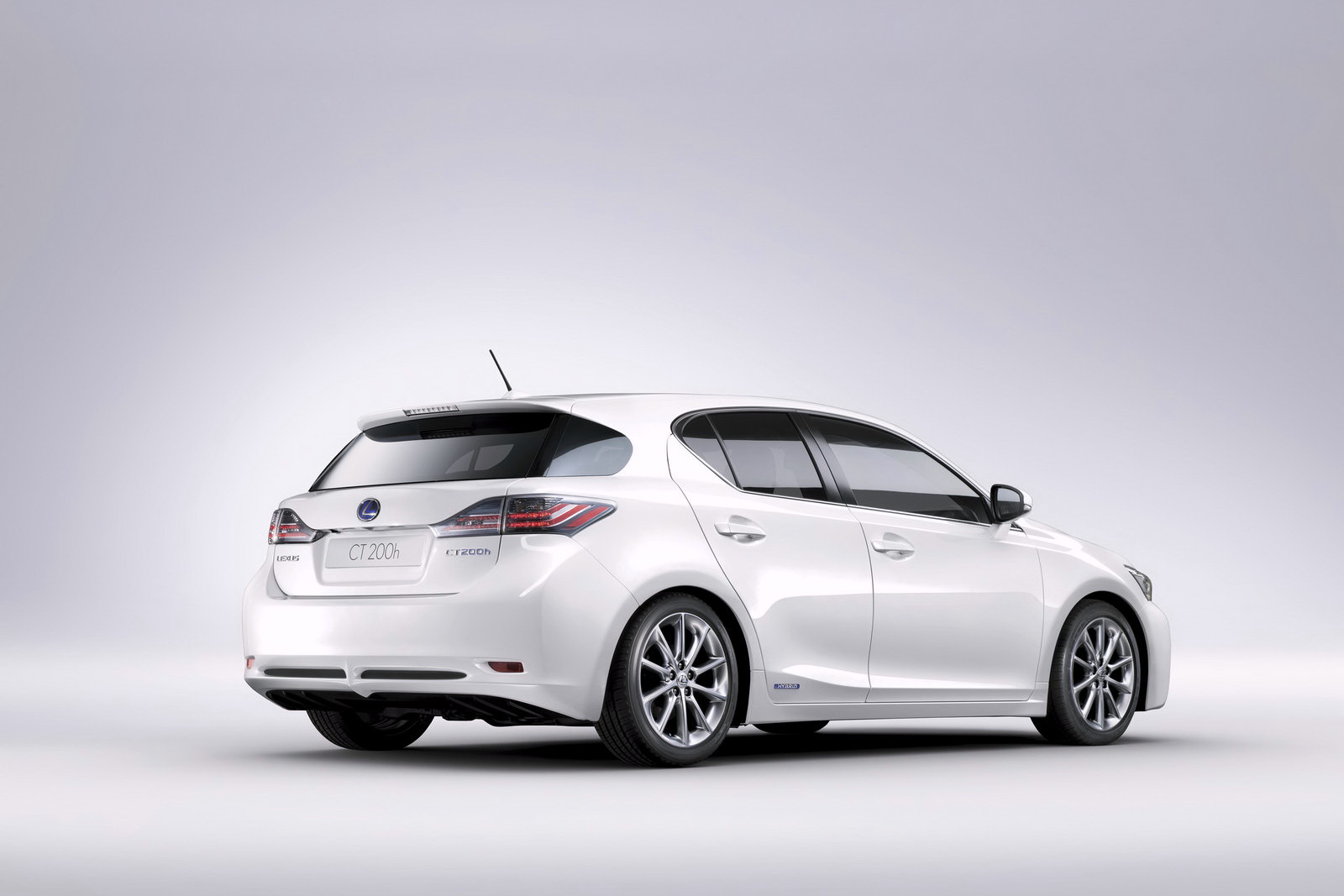 Lexus Launches CT 200h in Japan to Boost Domestic Sales