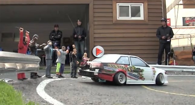  VIDEO: Remote Control Cars Drifting on Realistic Looking Miniature Road is Pure Ecstasy