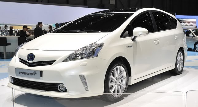  Toyota Postpones Prius V Launch in Japan after Earthquake, Tsunami and Nuclear Crisis
