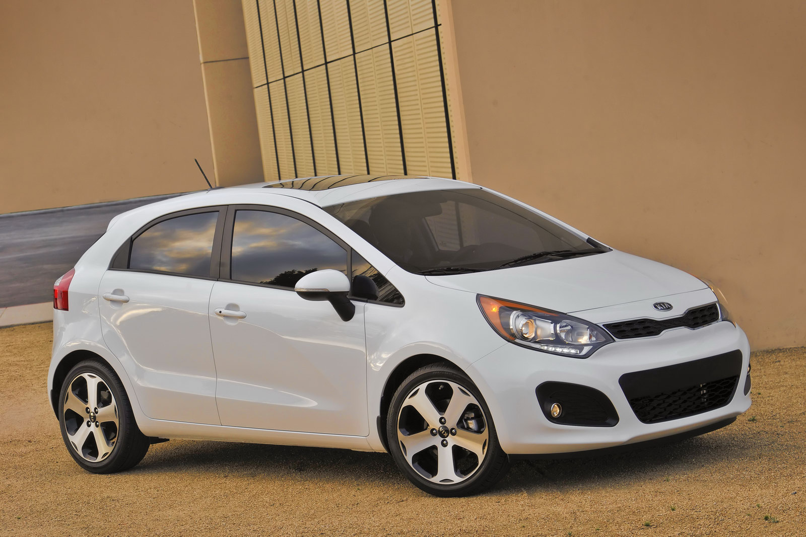 Kia rio 2013 хэтчбек