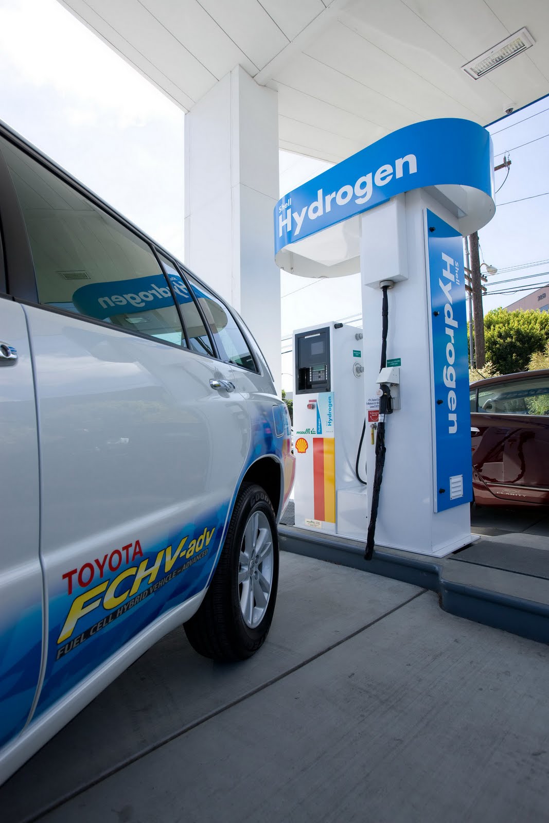 Toyota and Shell Build New Station in California, Honda FCX Clarity ...