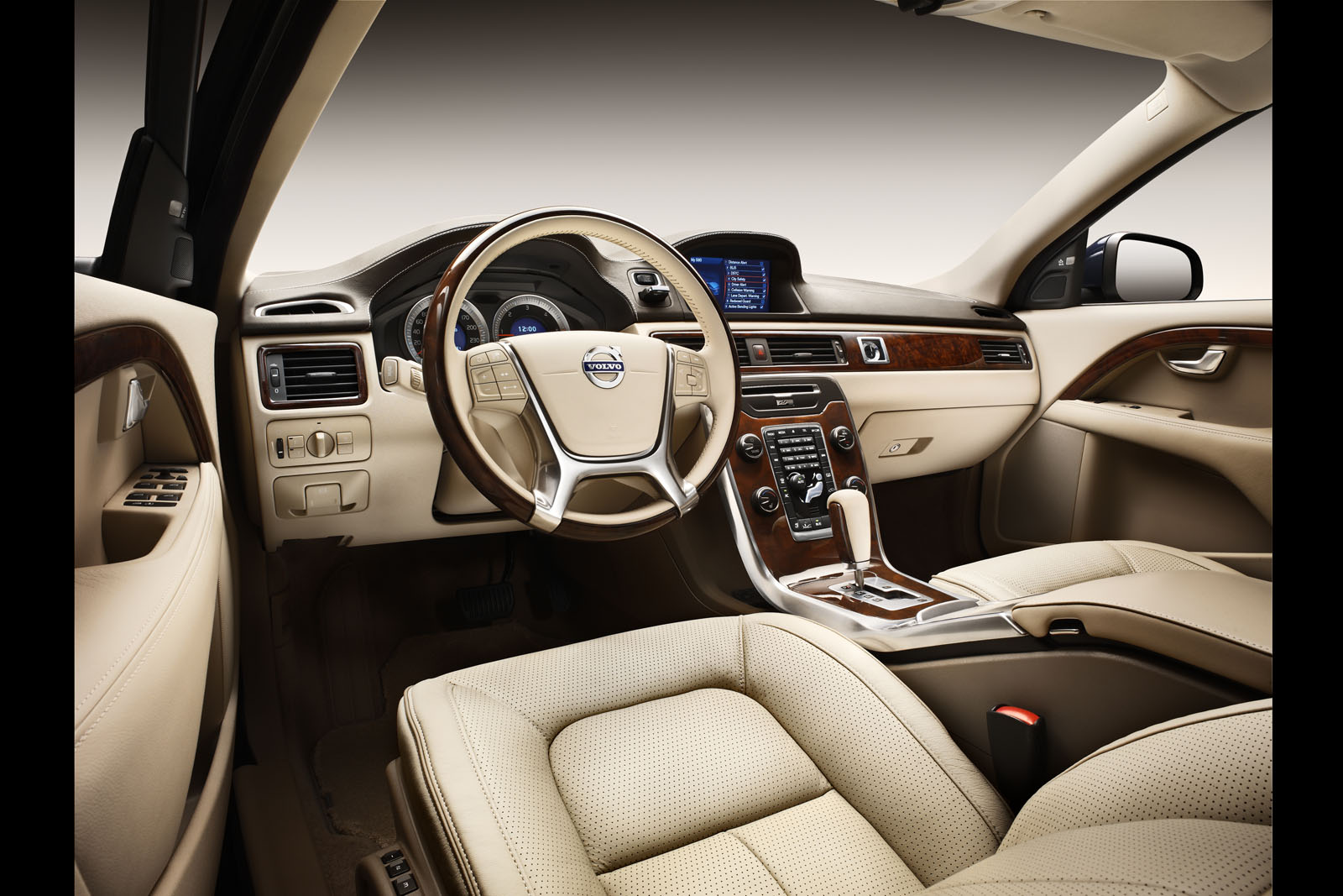 volvo launches luxed up s80 executive and sportier-looking