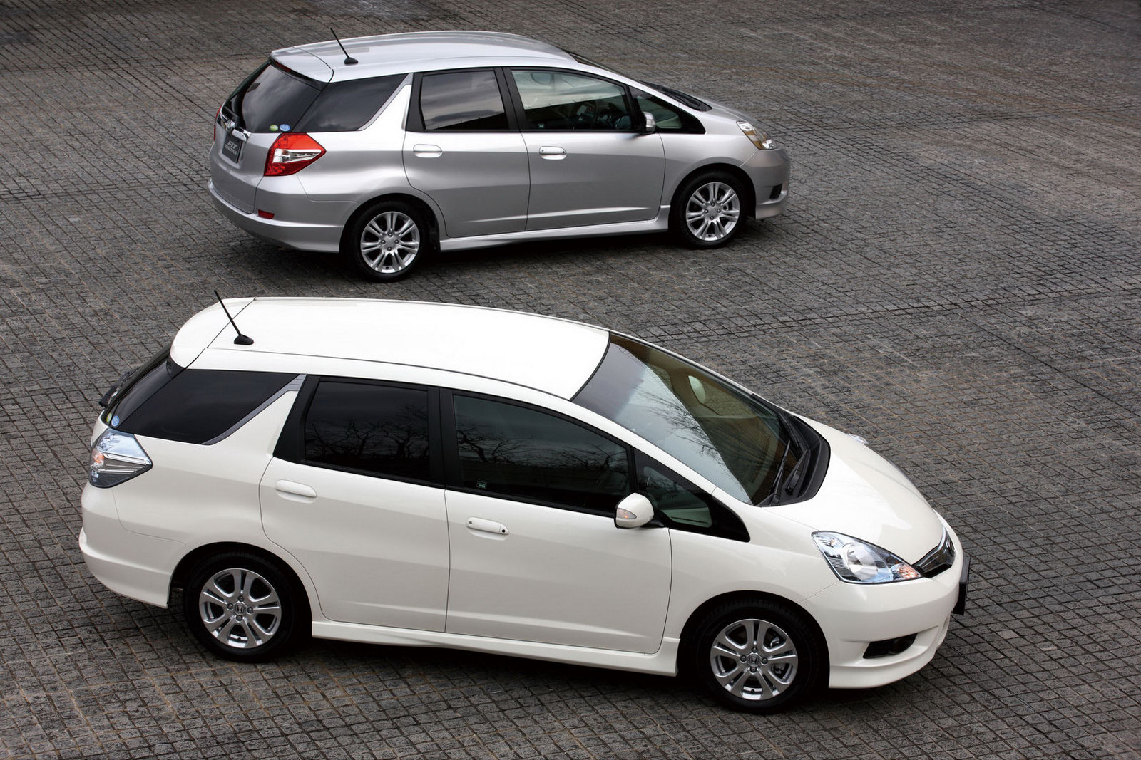 Hyundai fit shuttle