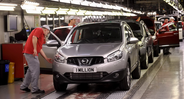  Nissan Celebrates Production of 1 Million Qashqai Crossovers, will Give Away the Landmark Vehicle