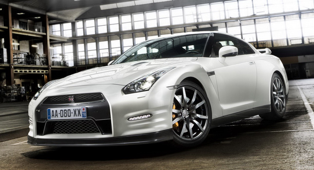  Nissan Offers Three Years of Free Service for 2011MY GT-R in the UK