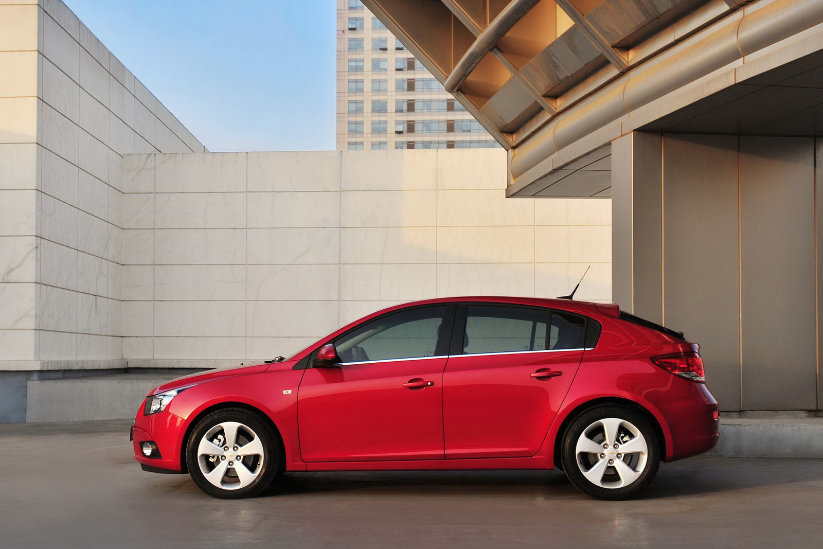 Chevrolet Prices New Cruze 5d Hatchback From 163 13 995 In