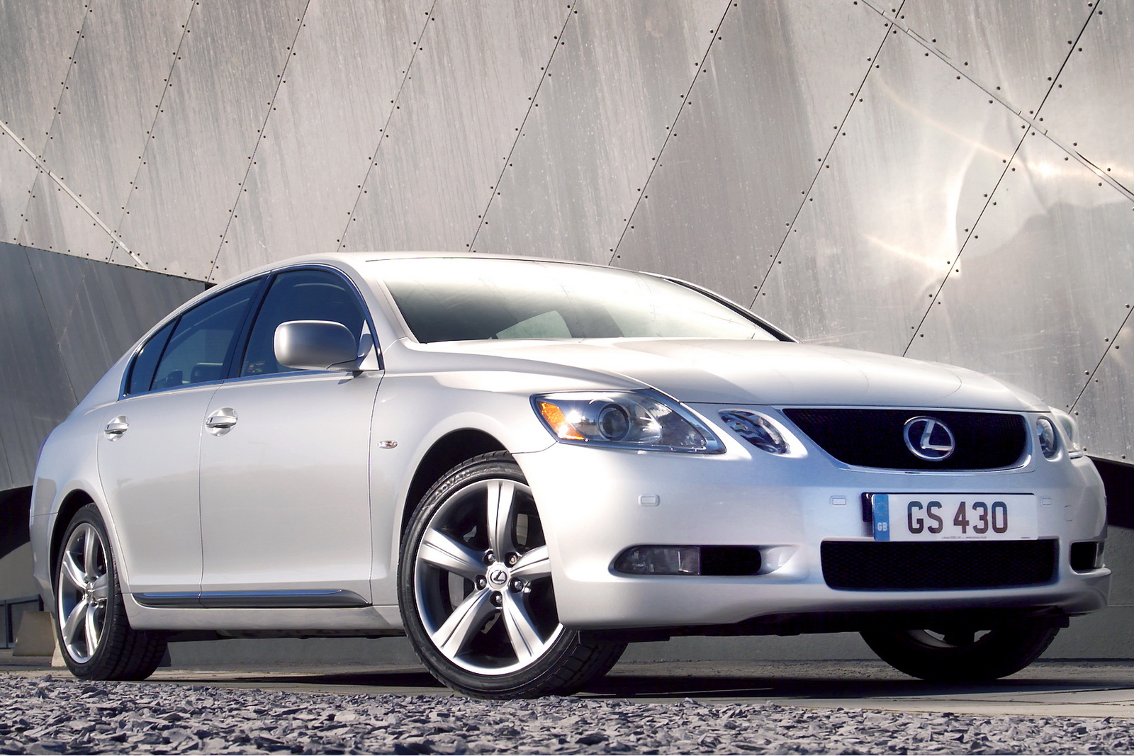 Lexus премиум седан