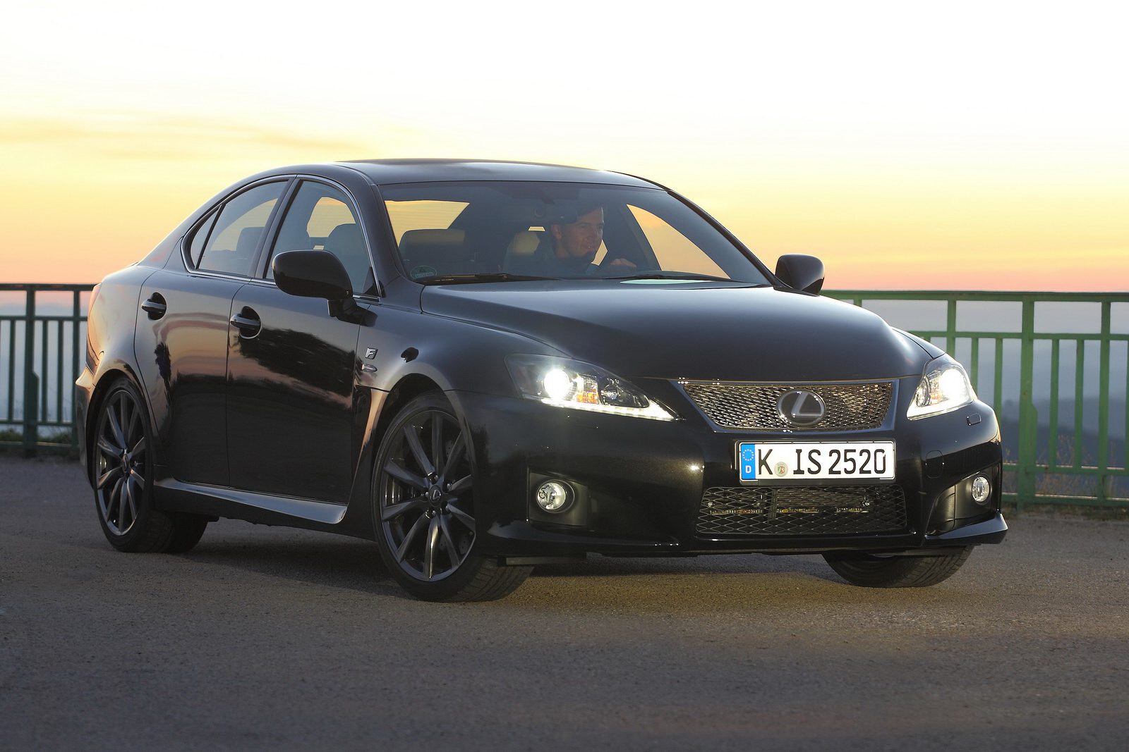 Lexus if s